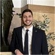 Avvocato esperto di diritto civile e commerciale, attivo nel campo dell’assistenza giudiziaria e nella consulenza alle imprese.