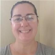 Professora de Educação Física. Trabalhos para o desenvolvimento infantil e idosos. Treinamento esportivo e STAFFs