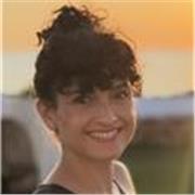 Profesora titulada. Ingeniera con más de 15 años de experiencia en empresa y marketing 