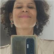 Profesora titulada en psicopedagogía y educación; máster en terapia familiar.