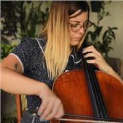 Profesora de música: teoría, composición, lenguaje