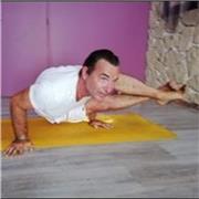 Professeur yoga et pilâtes expérimenté diplômé