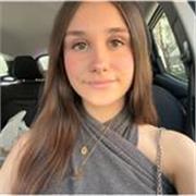 Estudiante de 15 años responsable que ofrece ayuda con los deberes y clases de primaria. Matemáticas, lengua, valenciano e ingles