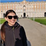 Dottoressa in Giurisprudenza, offre lezioni in materie giuridiche e umanistiche