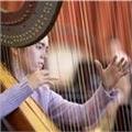 Profesora de arpa para niveles de iniciación, elemental y profesional