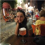 Studentessa di Scienze della Formazione Primaria appassionata della nostra lingua e degli infiniti modi per usarla offre aiuto nello studio dell'italiano a ragazzi della scuola primaria (elementare) e secondaria di primo grado (media)