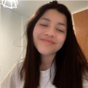 Profesora de lenguaje que imparte clases a niños y adolescentes