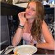 Hola! Soy Carla y tengo 18 años. Soy bilingüe de Español e Inglés. Ofrezco clases de inglés para niños entre 5 y 16 años. Estudio en la UVA, en Segovia