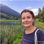 Laureata in Pedagogia, Arte e Scultura con Master in Pedagogia e Metodologia Montesoriane