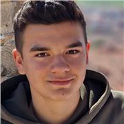 Alumno de bachillerato con buen nivel de inglés y buenas notas. Tengo experiencia dando clases a niños en diversas asignaturas