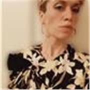 Docente di fashion design, impartisce lezioni di: design, sketching, grafica, styling