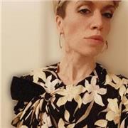 Docente di fashion design, impartisce lezioni di: design, sketching, grafica, styling