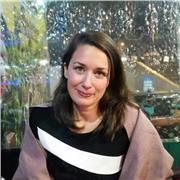 Profesora de yoga aéreo titulada, años de experiencia en Yoga dinámico.