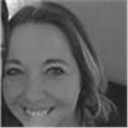 Professeur des écoles donne des cours en présentiel