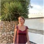Profesora particular que imparte clases a alumnos de entre primero a cuarto de la ESO