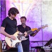 Chitarrista pluridiplomato, ottimo didatta - insegno tutti gli stili di chitarra ( pop- rock - blues- jazz - classica - acustica) 