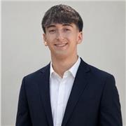 Me defino como una persona responsable, organizada y comprometida con el aprendizaje continuo. A todas las edades