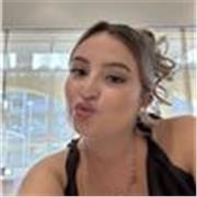 Soy una persona paciente, cariñosa y responsable, que disfruta enseñar y acompañar a los niños de primaria en su aprendizaje.