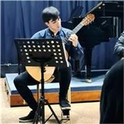 ¡Soy Teo! Profesor de guitarra y estudiante avanzado del Conservatorio Julián Aguirre. Clases personalizadas para todos los nivele