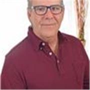 Ofrezco clases prácticas de inteligencia artificial dirigidas a empresarios y autónomos. No es formación técnica ni teórica. Son s