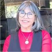 Profesor integral enfocado a niños en educación primaria