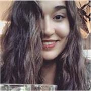 Laura. Soy artista, patronista, productora audiovisual y manejo muy bien los idiomas así como las humanidades