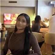 Estudiante universitaria con facilidad para las matemáticas básicas y para explicar conceptos de manera clara y sencilla