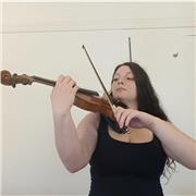 Grado en violín y grado profesional de piano.Clases flexibles y amenas
