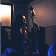 Profesora de música (guitarra clásica, contrabajo jazz, lenguaje musical y armonía)