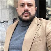 Laureato magistrale con massimi voti e da 12 anni nel campo della finanza, impartisce lezioni di economia aziendale a studenti di istituto tecnico commerciale e ragioneria