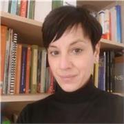 Docente della scuola primaria impartisce lezioni di inglese e spagnolo