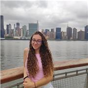 Imparto clases de inglés, lengua castellana, filosofía o italiano a nivel de primaria y secundaria.