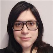 Studentessa universitaria offre lezioni di inglese per studenti di qualsiasi scuola