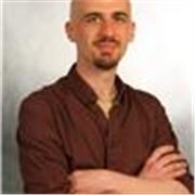 Analista de datos con perfil multilingüe con +3 años de experiencia en 7 idiomas, uso de IA y evaluación en prompt engineering