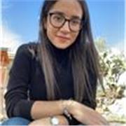 Laureata in lettere propone lezioni di latino,greco,italiano,storia e aiuto compiti