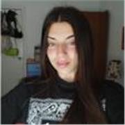 Apta para dar clases de cualquier tipo (primaria) y con graduado de E.S.O y Bachillerato específico en artes