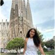 Comunicadora y profesora de lengua y literatura con pasión por enseñar a los niños 