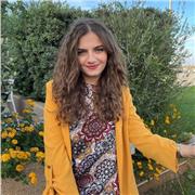 Laureata in Scienze del Turismo con diploma di scuola secondaria in lingue straniere ed esperienza all'estero, offre lezioni (anche da remoto) a studenti interessati a lavorare nel settore turistico o migliorare le lingue straniere