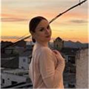 Titulada en el doble grado de física  y matemáticas que actualmente termina el master en Inteligencia Artificial. 