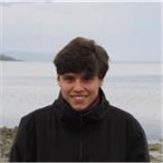 Profesor que comparte su pasión por la biología, buscando que los/las alumnos/as comprendan de manera integral los contenidos