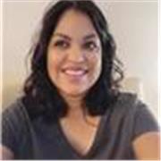 Professora certificada 4 vezes pela Cambridge University, mais de 15 anos de experiência com alunos de 4 a 80 anos