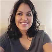 Professora certificada 4 vezes pela Cambridge University, mais de 15 anos de experiência com alunos de 4 a 80 anos