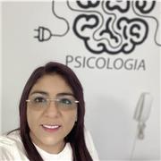 Psicóloga y neuropsicopedagoga dando clases