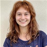 Studentessa impartisce lezioni di inglese. Livello di conoscenza C1 certificato