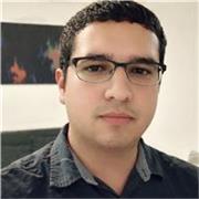 Maestro de apoyo escolar en la materia de español