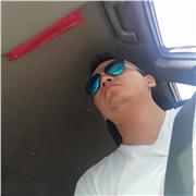 Me describiría como un apasionado educador comprometido con el éxito de mis alumnos. Mis lecciones están diseñadas para inspirar el aprendizaje activo y el crecimiento personal. Dirigidas a estudiantes de todas las edades y niveles de habilidad, mis clas