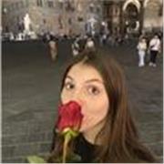 Studente Neodiplomata, impartisce lezioni di letteratura italiana, storia e biologia