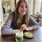 Profesora de Lengua y Literatura, e inglés para alumnos de Primaria y primeros cursos de Secundaria