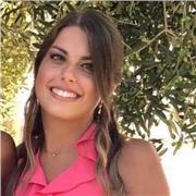 Dottoranda di ricerca in biotecnologie impartisce lezioni di matematica e biologia per studenti di scuola superiore o università