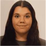 Soy una estudiante de tercero de derecho, que imparte clases de asignaturas de ESO y de primaria.